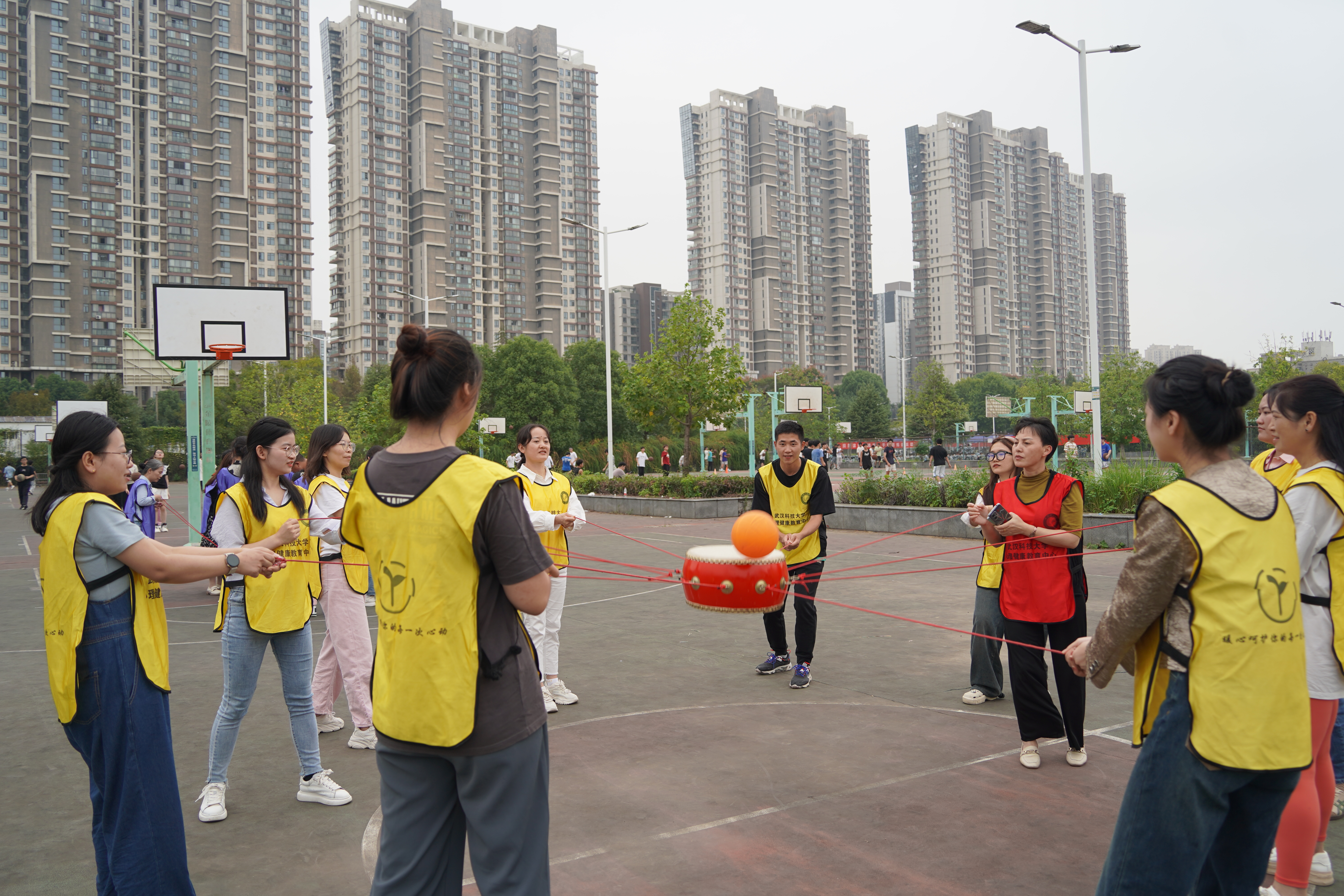 到访老师进行游戏环节 陈婷摄.JPG