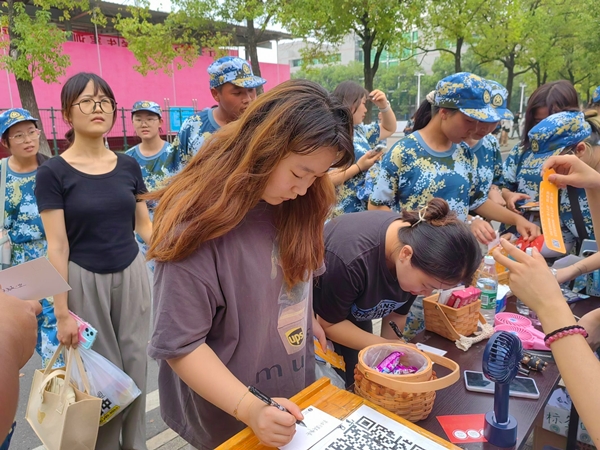 【新闻配图】2023.09.13 长江大学：学生心理健康教育中心举办“世界预防自杀日”活动（02）.JPG