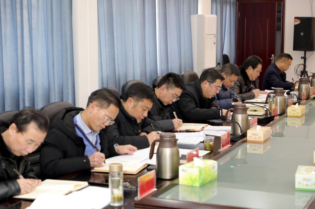 恩施职业技术学院：学校党委理论学习中心组开展主题教育专题民主生活会 会前学习