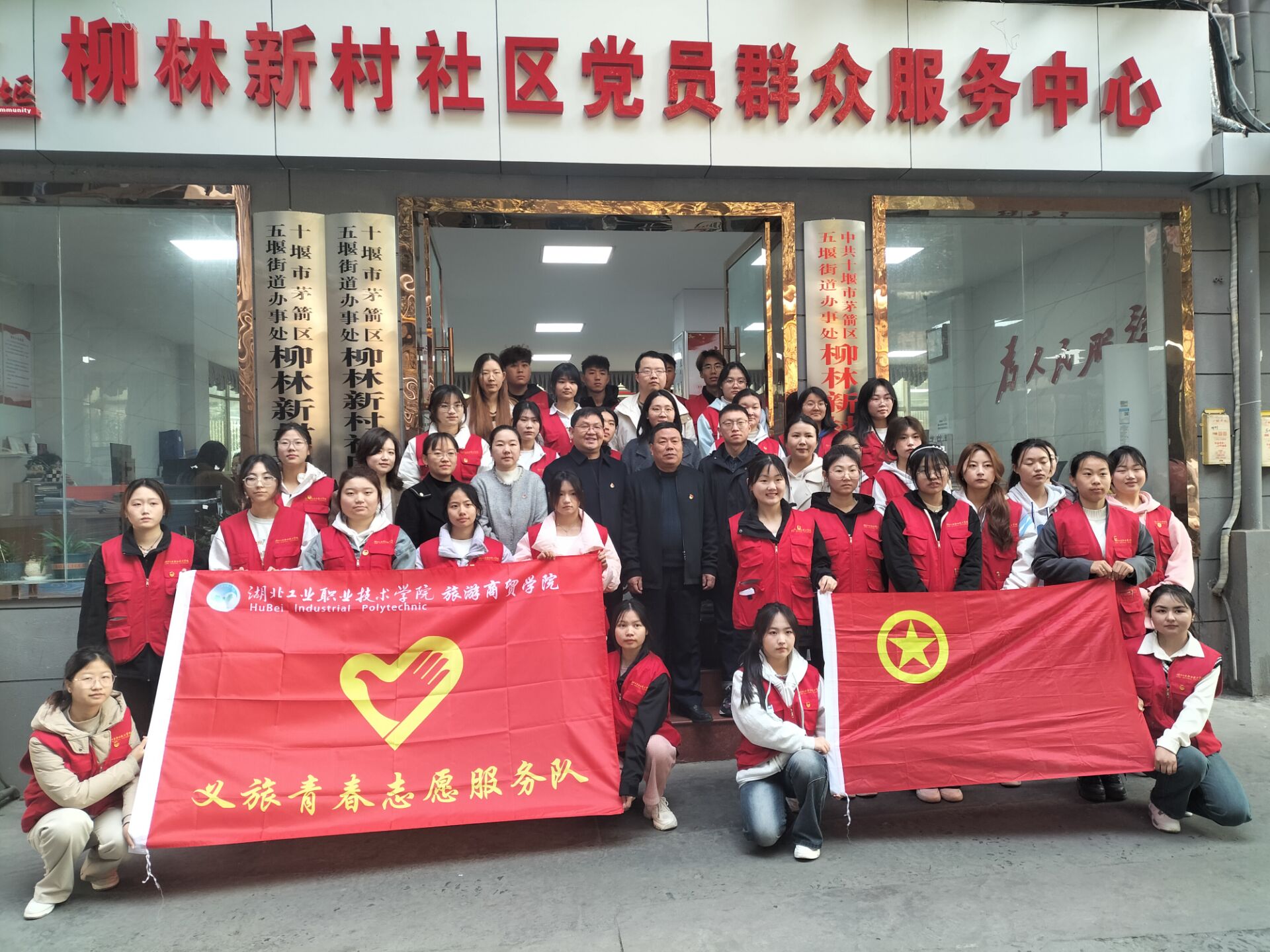 大合影.jpg 大合影.jpg