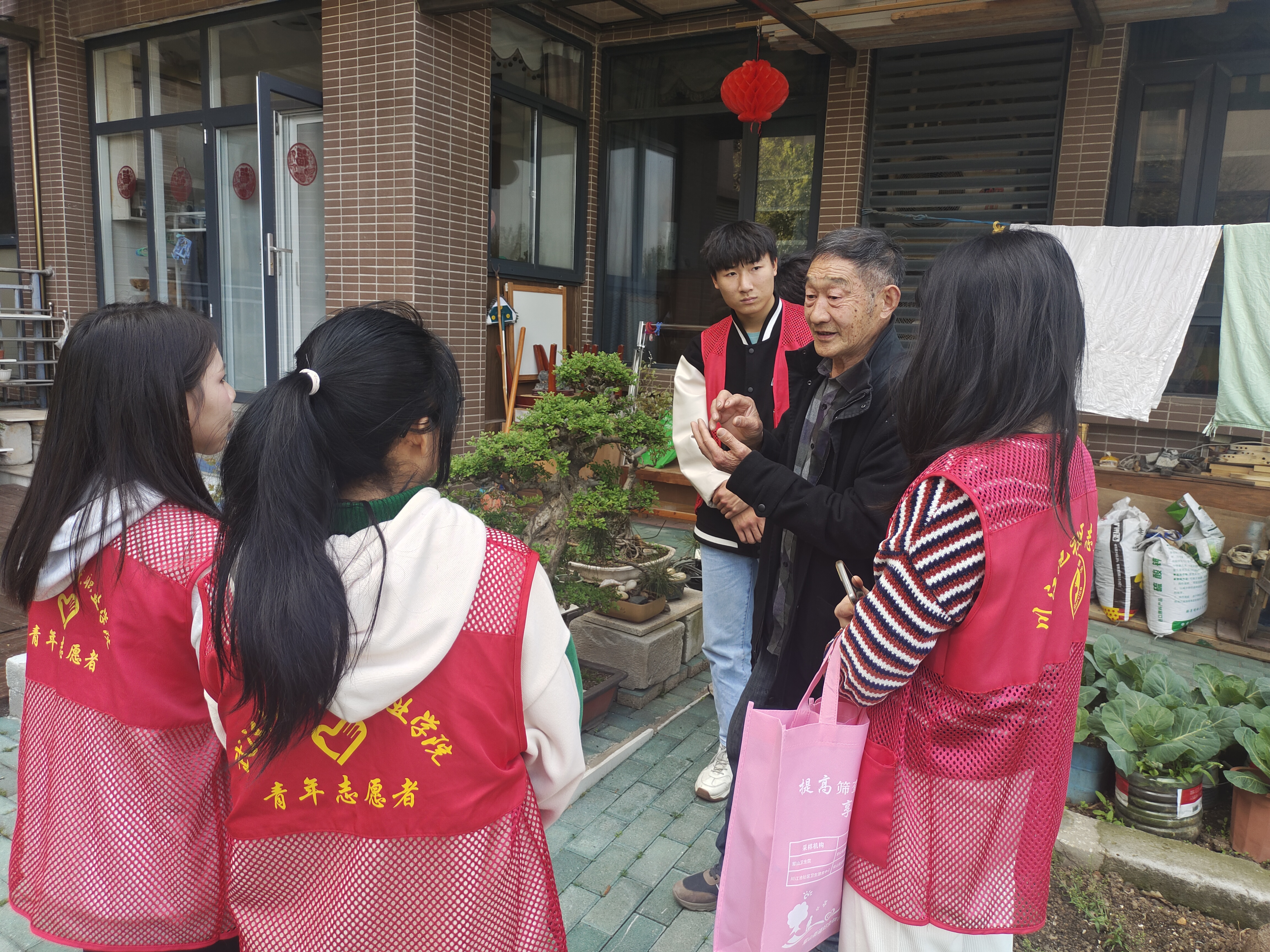 社区服务5.jpg 社区服务5.jpg