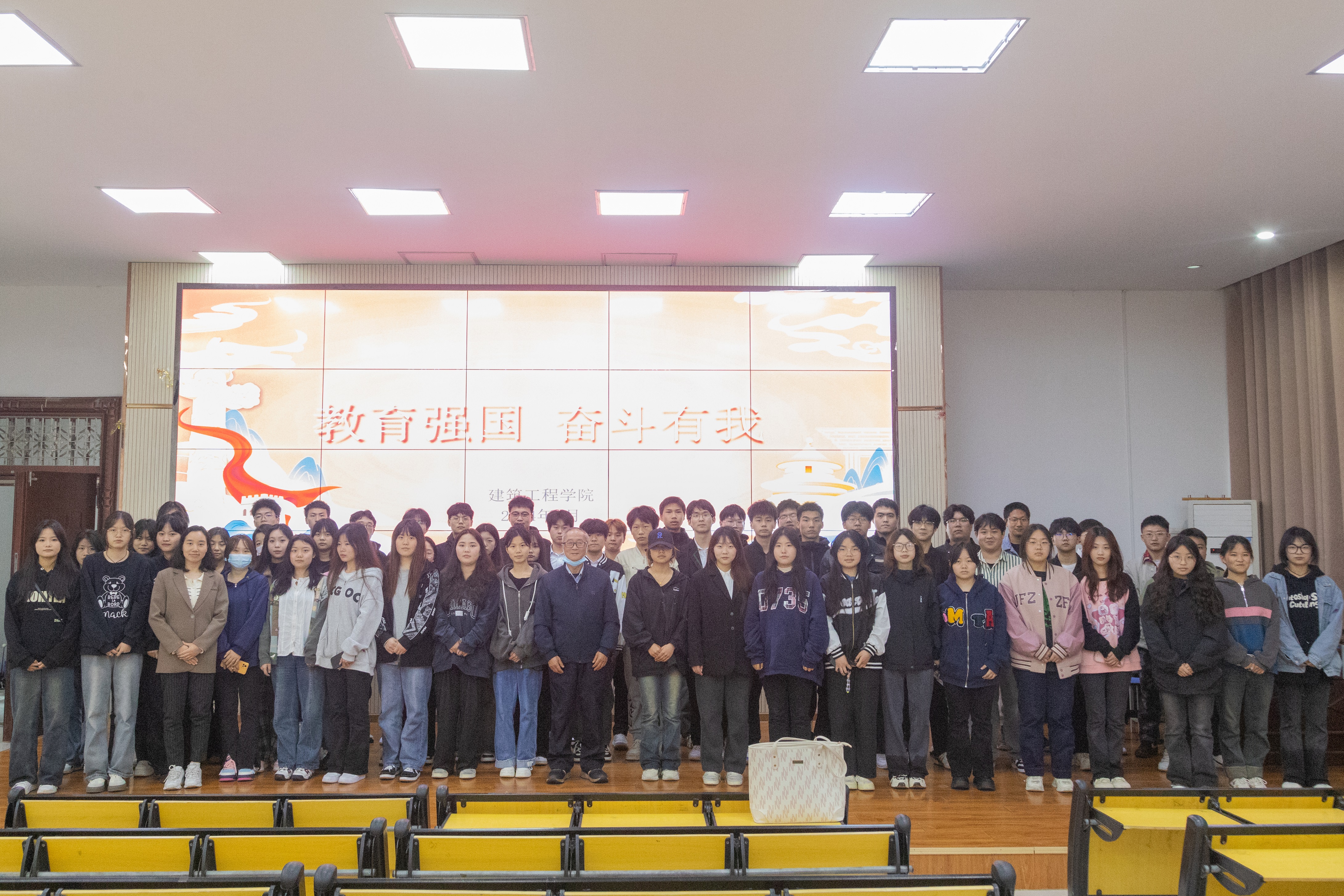 襄阳职业技术学院：建筑工程学院开展“五老”进系院红色思政课
