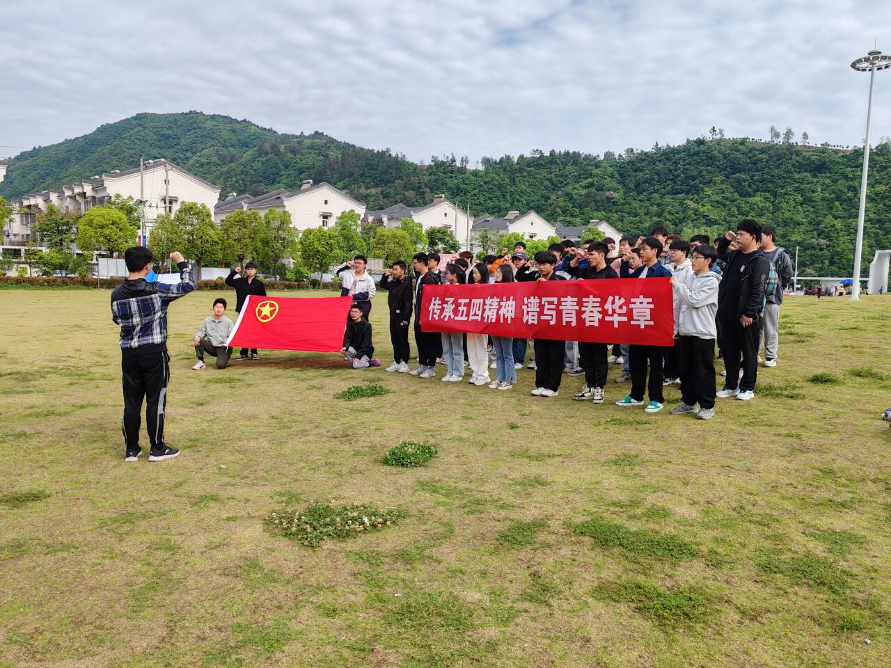 2024.05.06 材料学院开展“传承五四精神 谱写青春华章”主题教育2.jpg