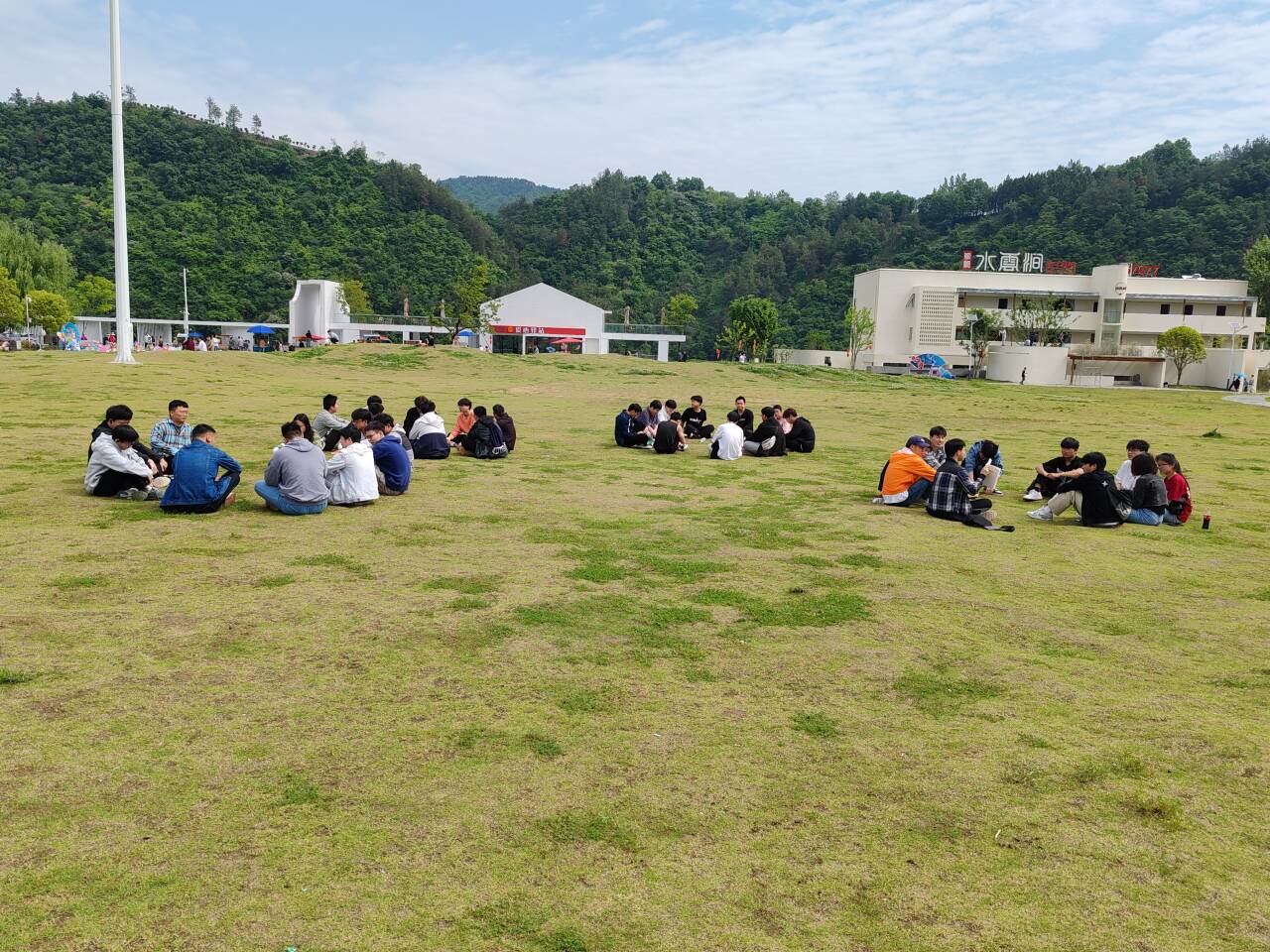 2024.05.06 材料学院开展读书分享会1.jpg