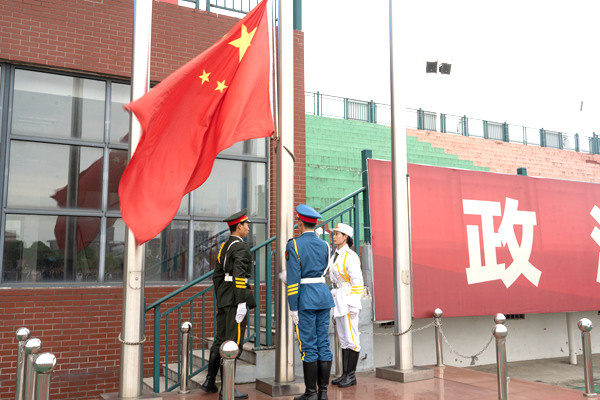 升旗_副本.jpg 升旗_副本.jpg