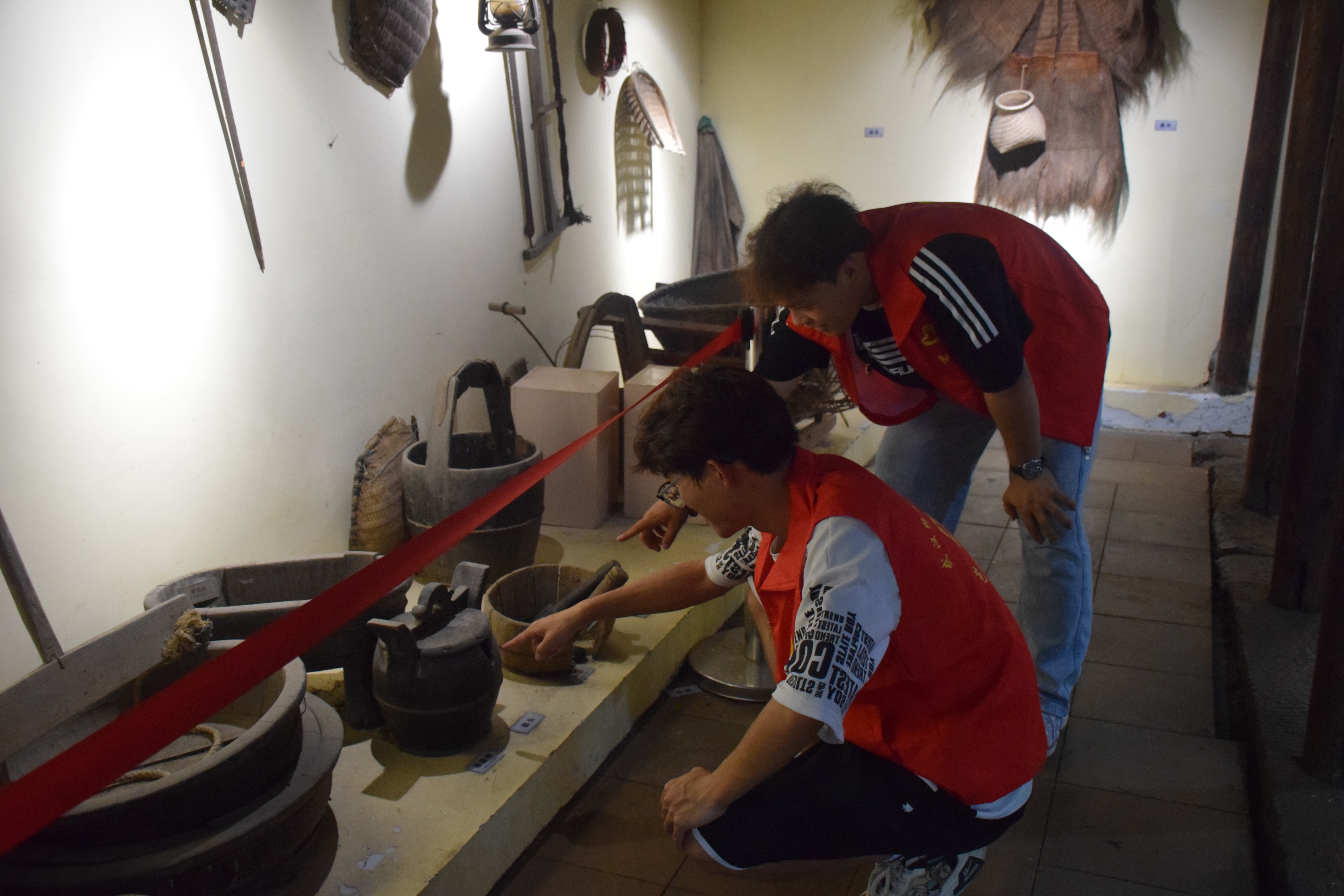 图为薪火青年志愿服务队参观农耕博物馆 (2).JPG