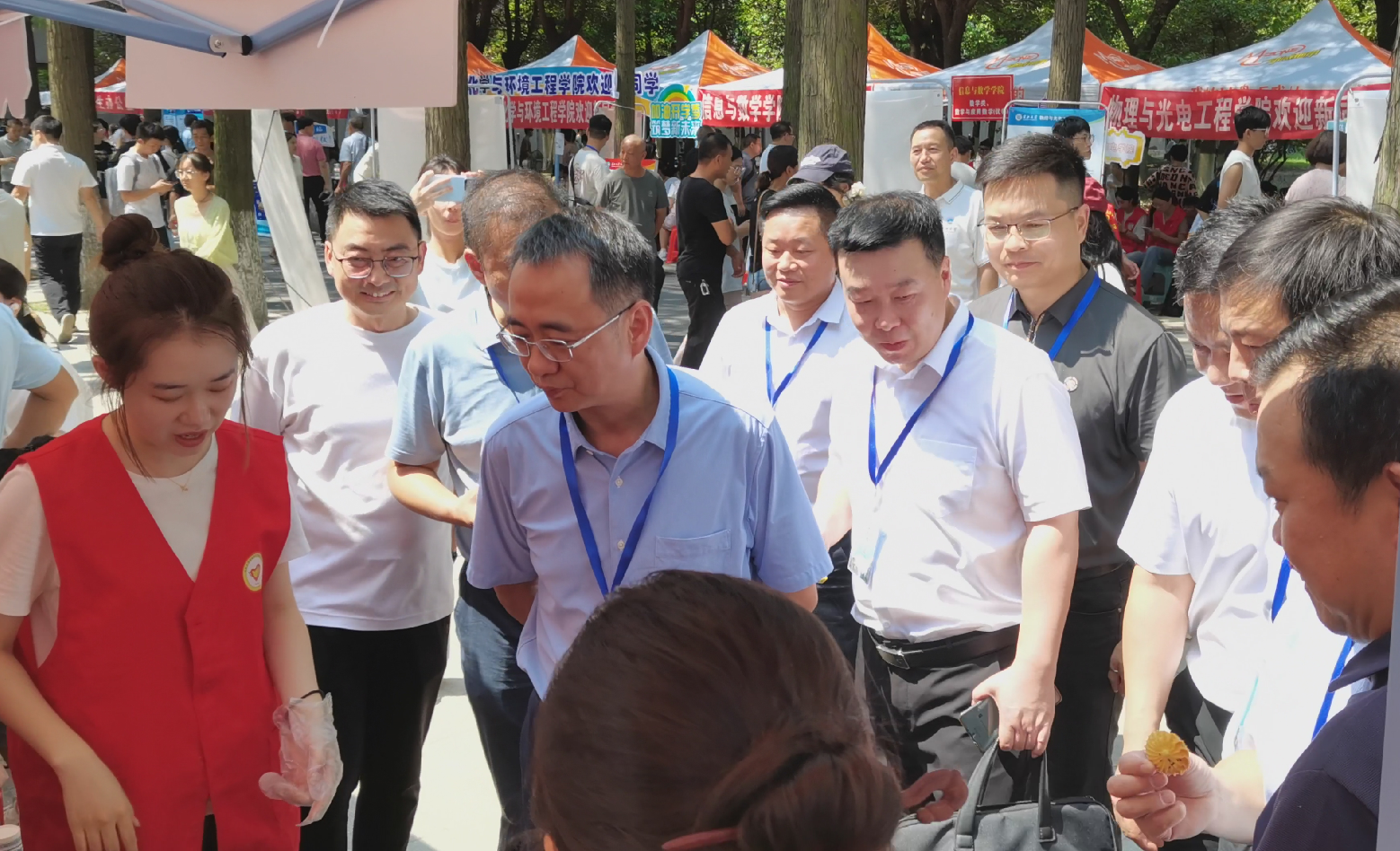 领导慰问3.png 领导慰问3.png