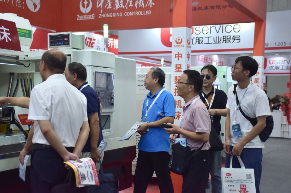 2024湖北模具产业高峰论坛暨湖北模具职教集团新生第一课 (5).png