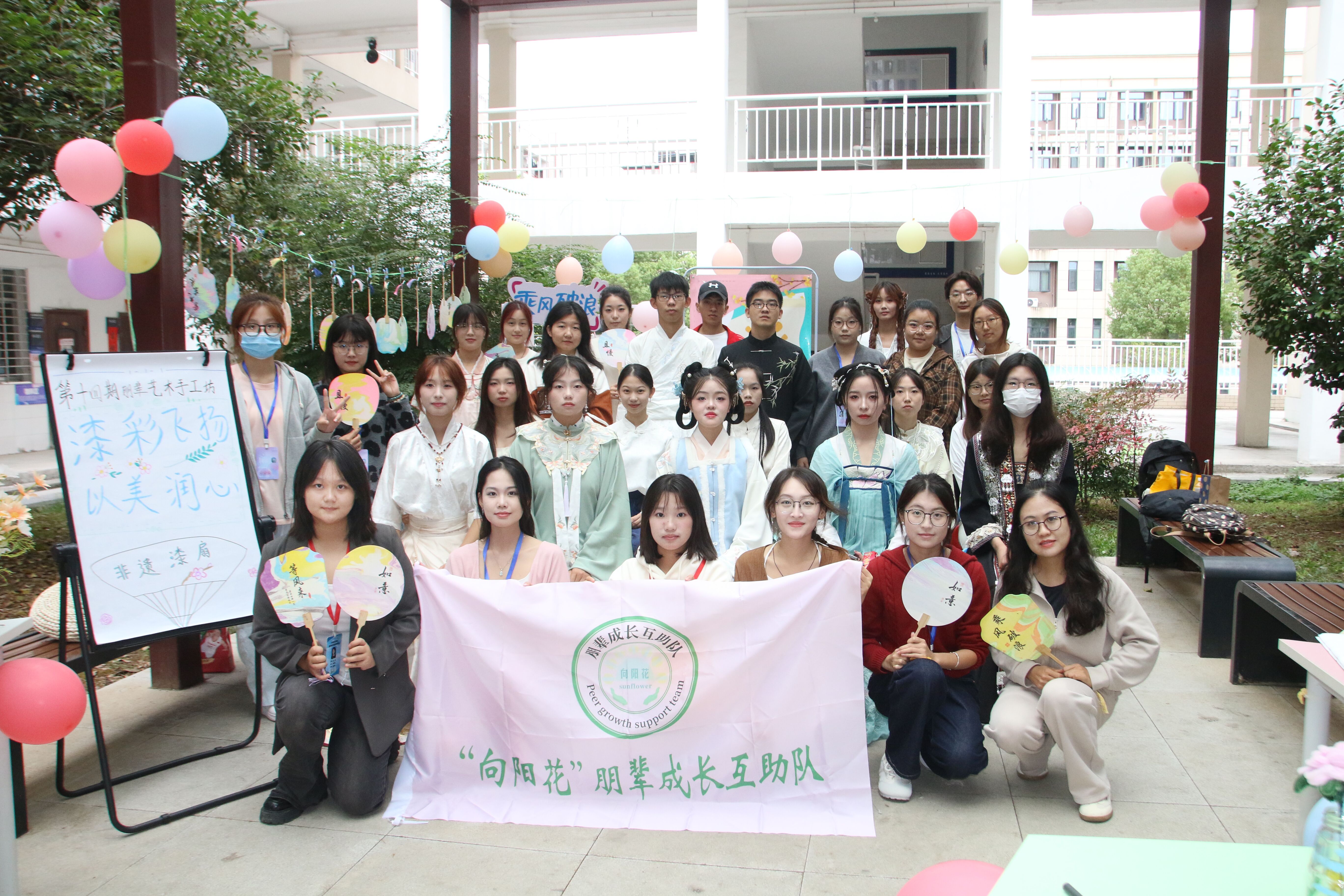 鄂州职业大学：“漆彩飞扬，以美润心”非遗漆扇手工制作活动圆满举办