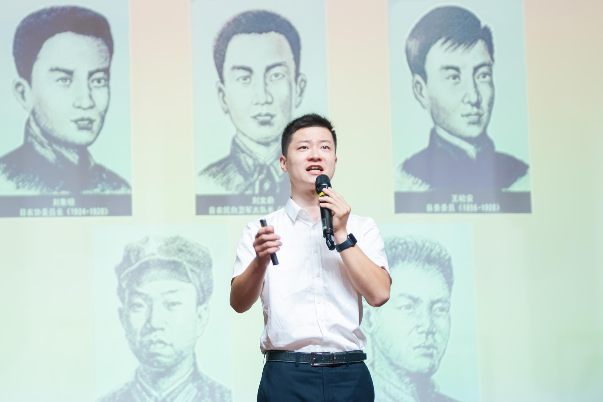 20240924 湖北省师范宣讲-佘成合影.JPG