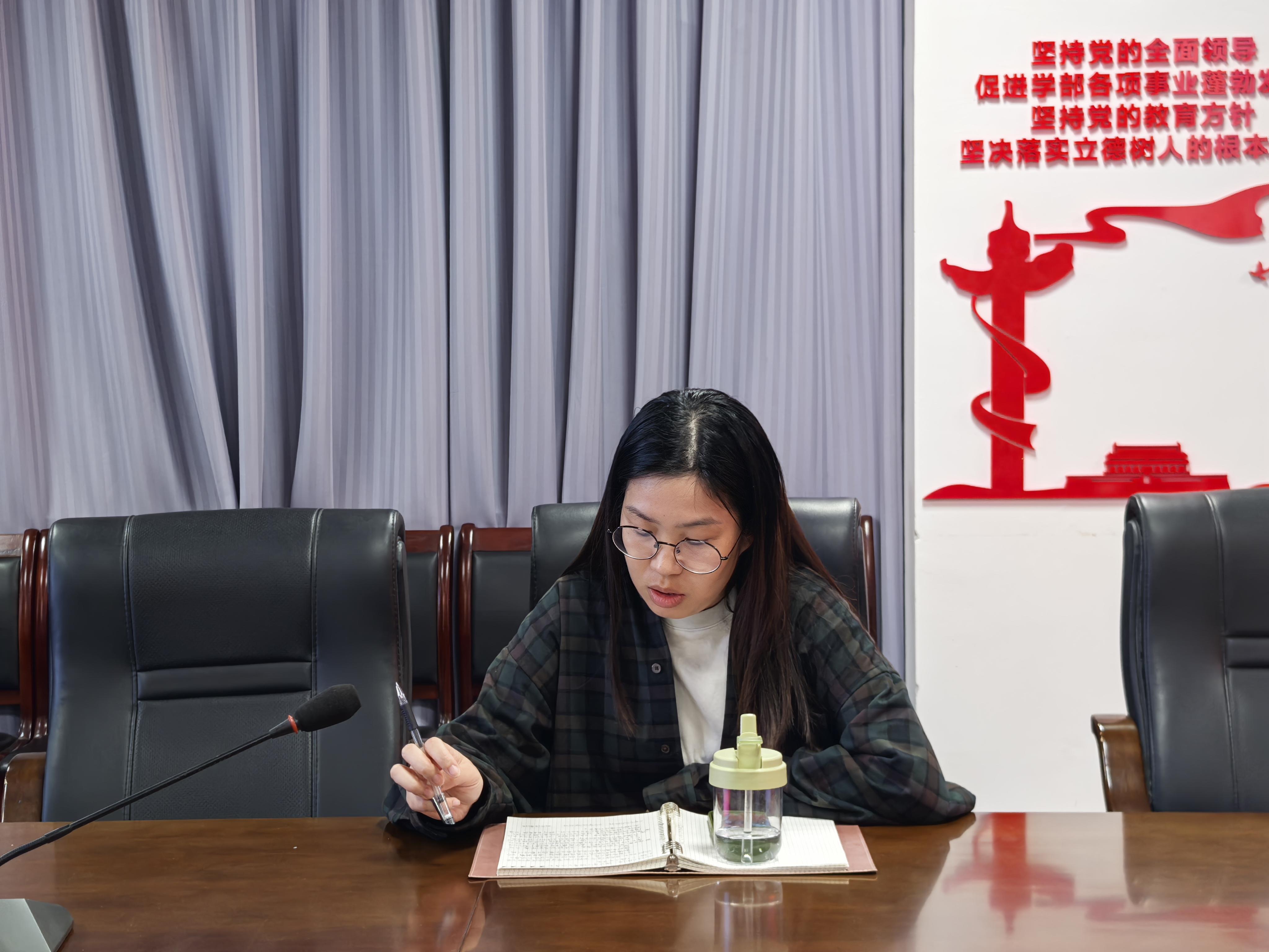 李泓霆.jpg