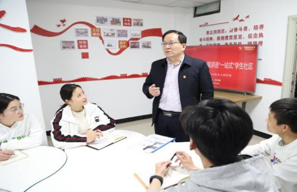  武汉铁路职业技术学院：三全育人 打造党建和思想政治工作的高地 