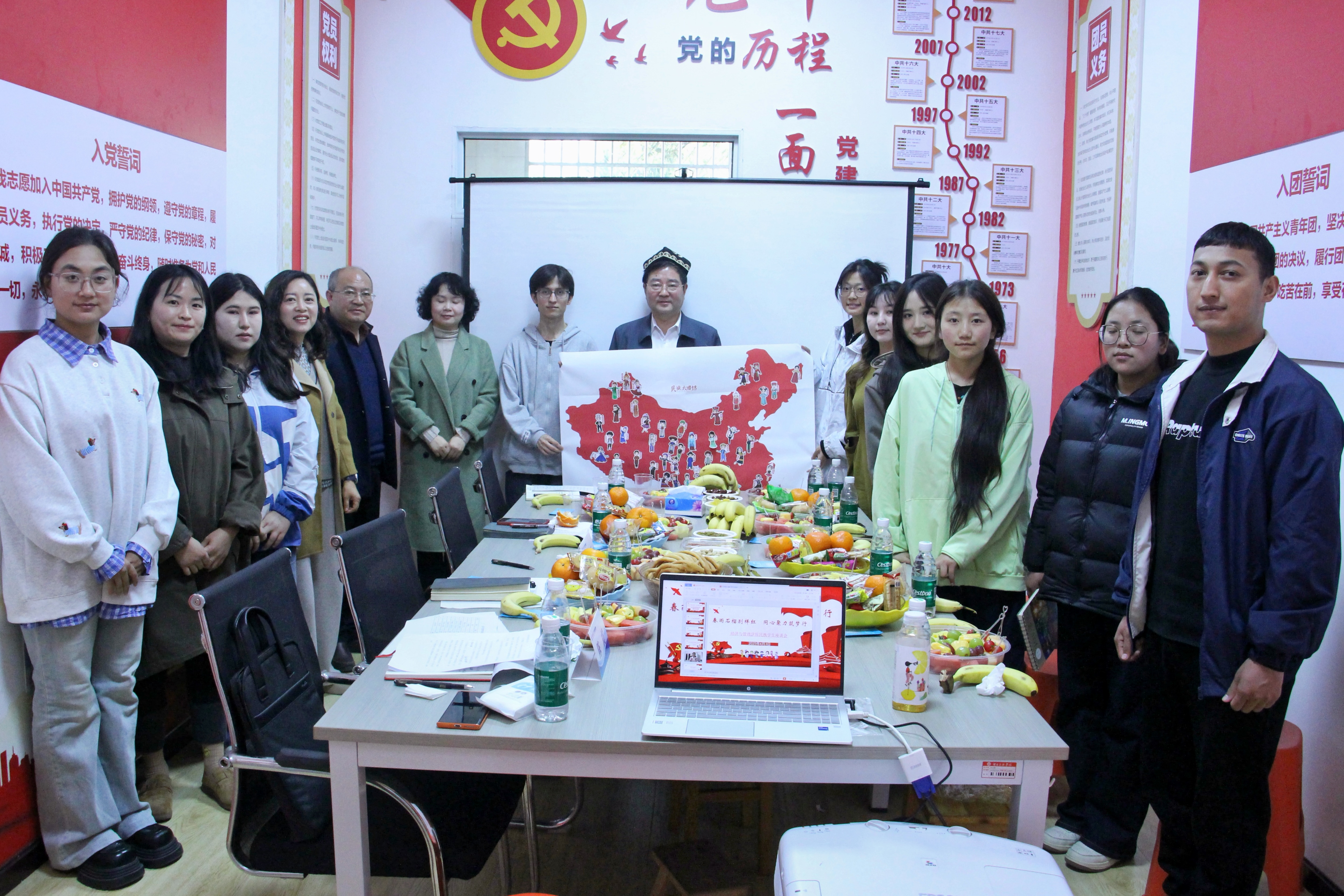 湖北民族大学：“春雨石榴别样红 同心聚力筑梦行”——经济与管理学院举办民族学生座谈会