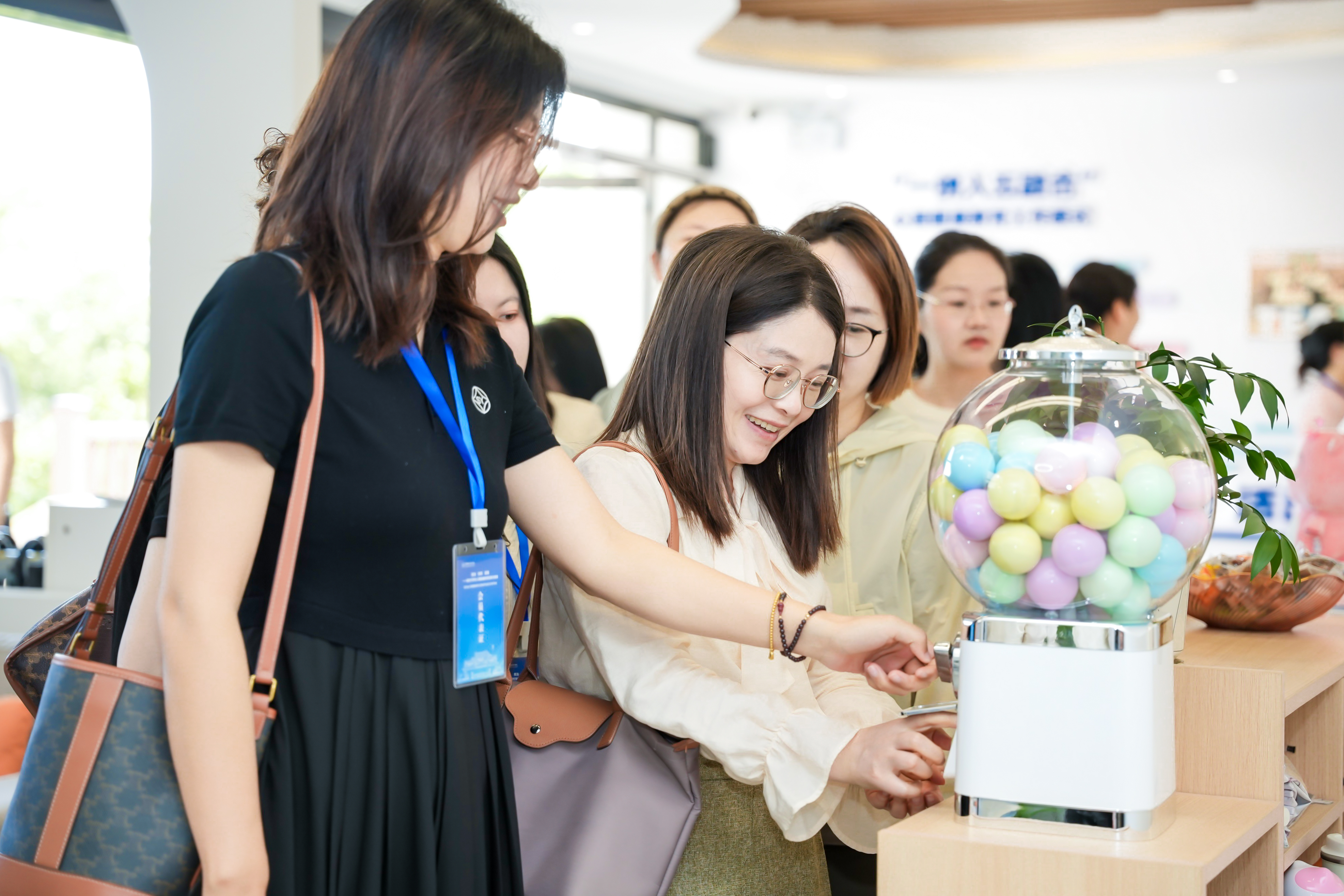 6.学校参观1.jpg 6.学校参观1.jpg