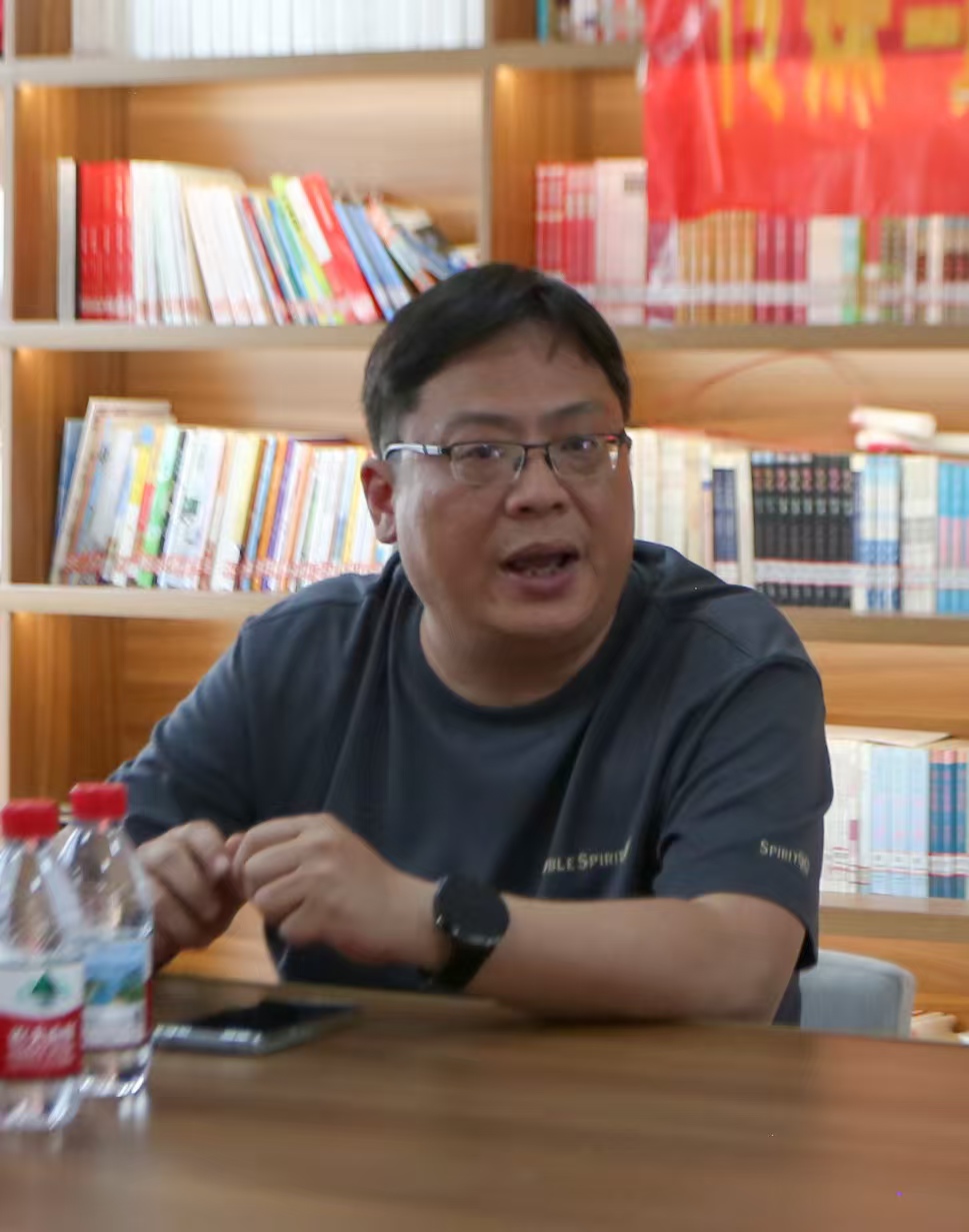 图为武汉东湖学院驻白露村乡村振兴工作队队长兼驻村第一书记胡璐璐发言.jpg 图为武汉东湖学院驻白露村乡村振兴工作队队长兼驻村第一书记胡璐璐发言.jpg