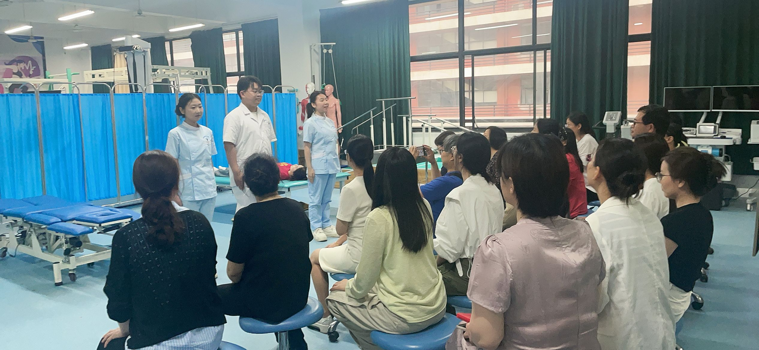 【职教周】以赛促学强技能 以展促教共成长——医疗与护理学院举办康复专业学生技能展示活动1.png