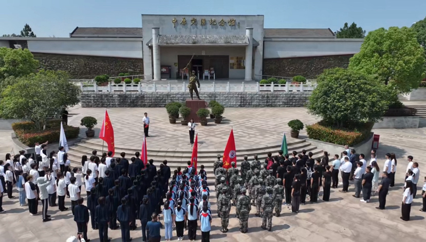 青春护旗心向党 实践育人筑信仰——大学生国旗护卫队大悟实践活动圆满举行