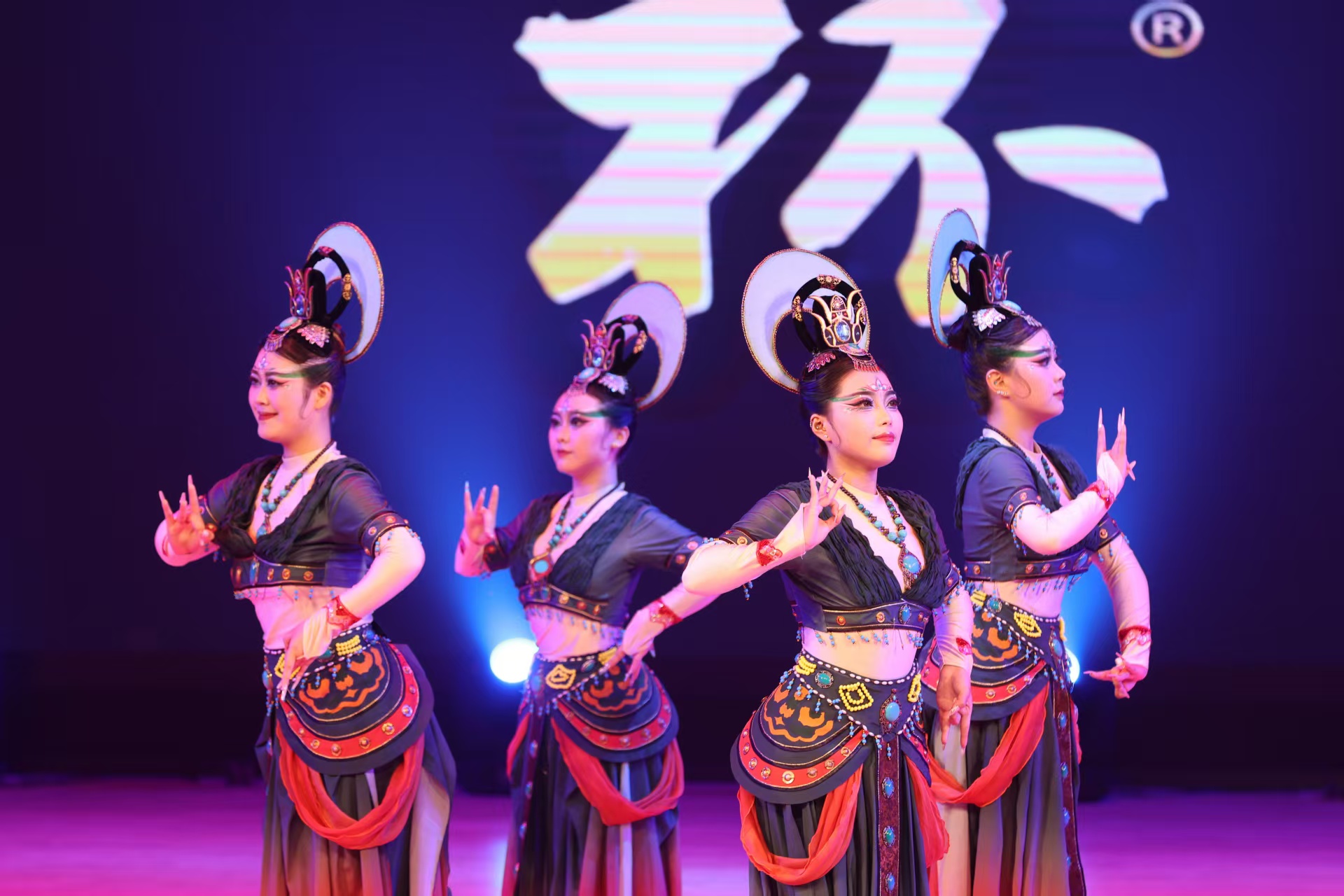 4、舞蹈《迦陵频伽》.jpg