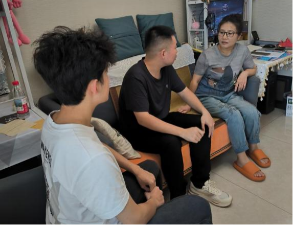 家校携手育新苗,温情家访助成长——医疗与护理学院开展暑假系列家访3.png 家校携手育新苗,温情家访助成长——医疗与护理学院开展暑假系列家访3.png