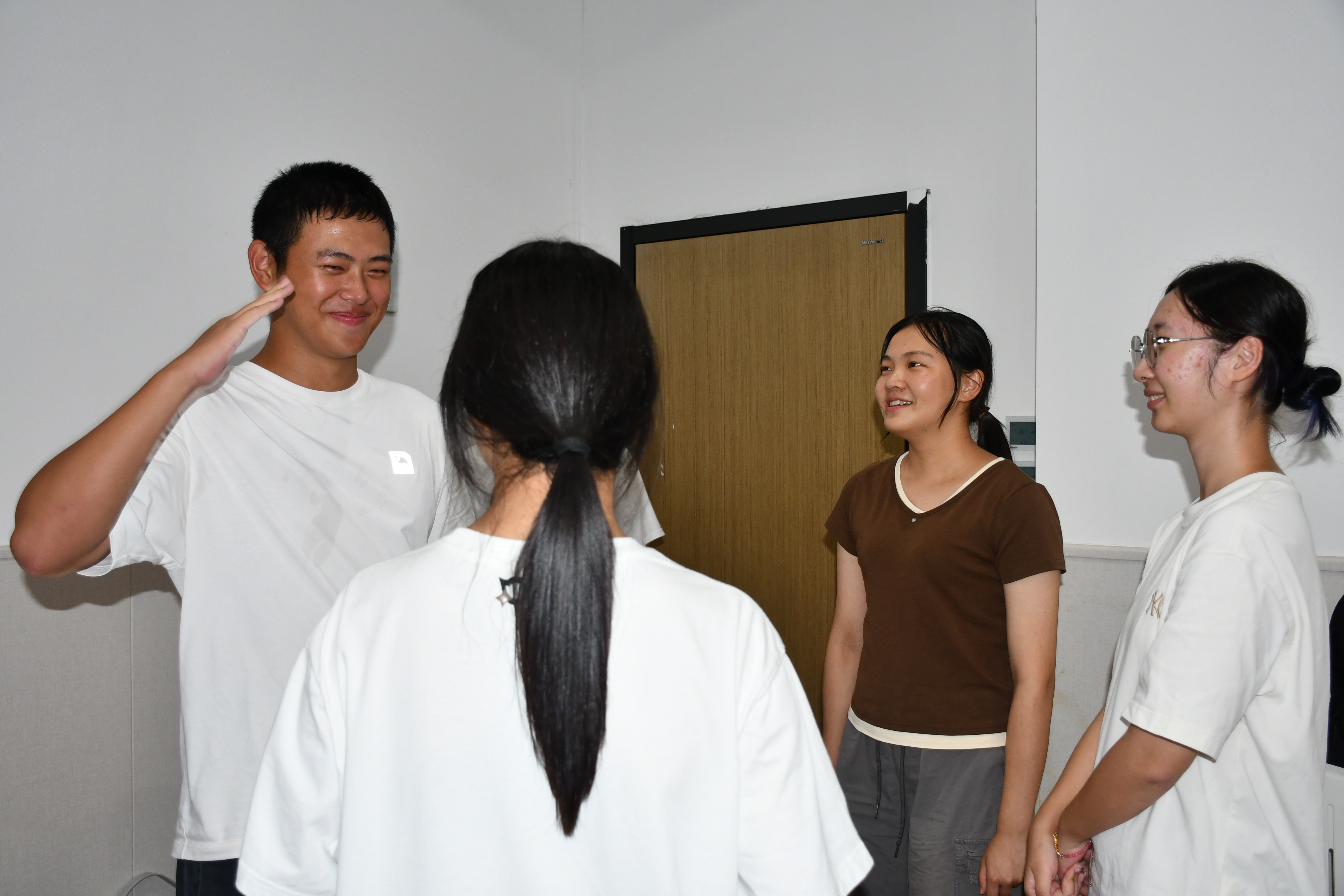 连环自我介绍1.JPG 连环自我介绍1.JPG