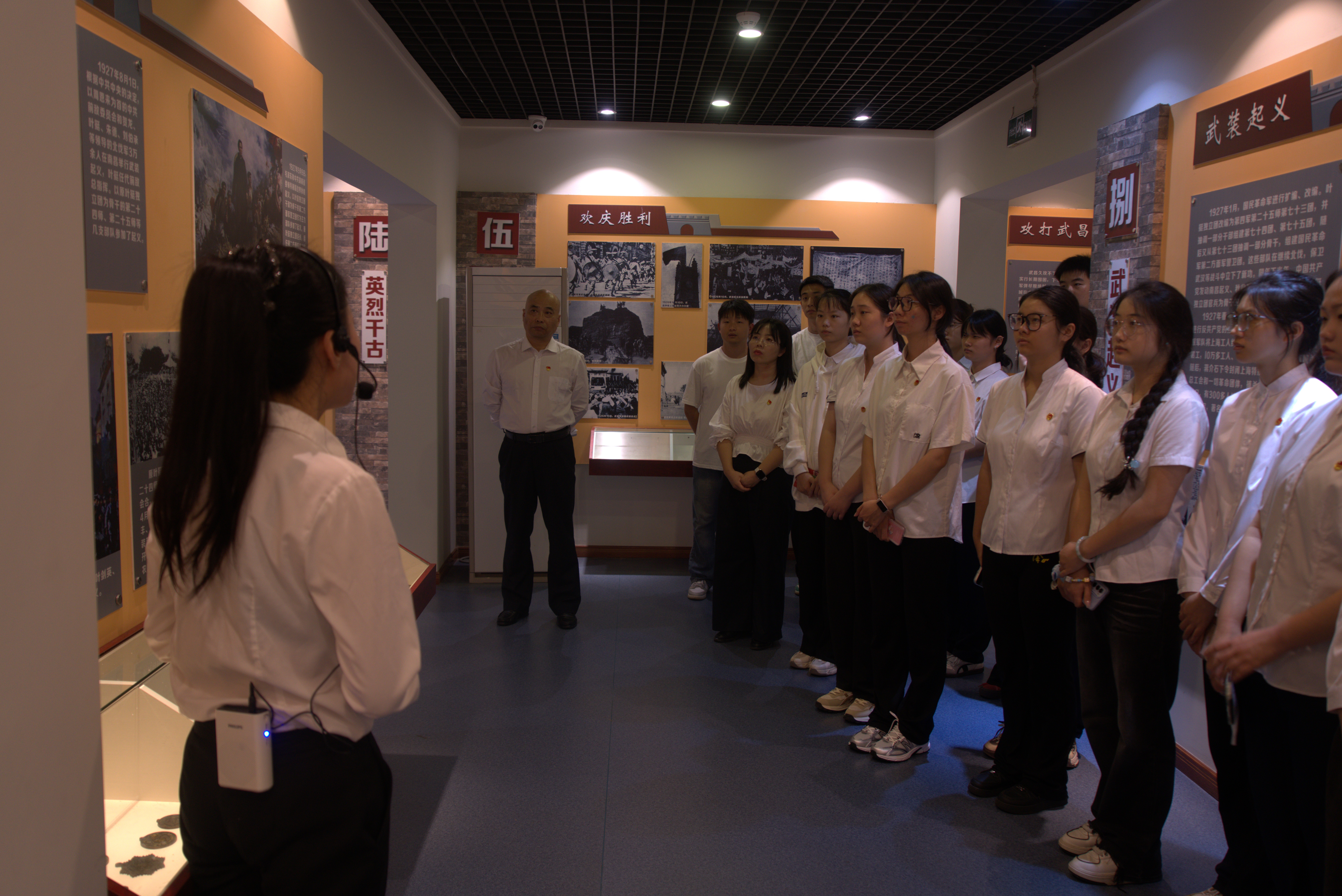 场馆内1.jpg 场馆内1.jpg