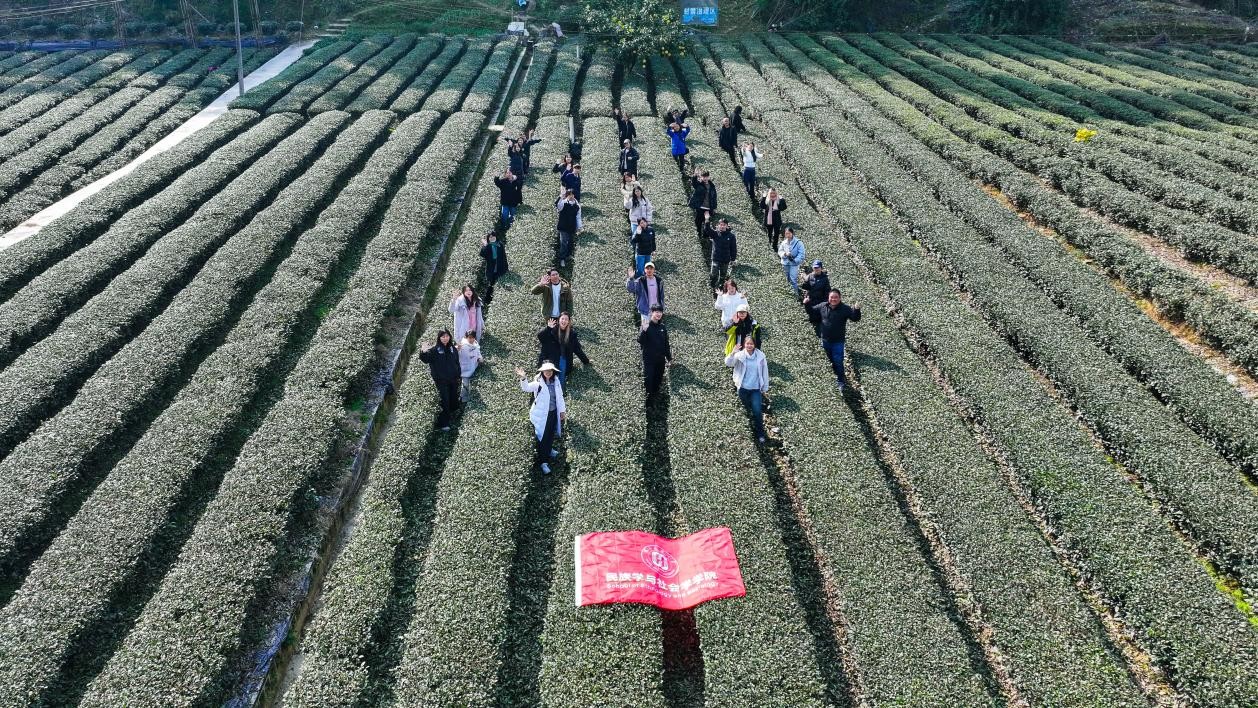 湖北民族大学：在田野行走中 上好“行走的思政课”