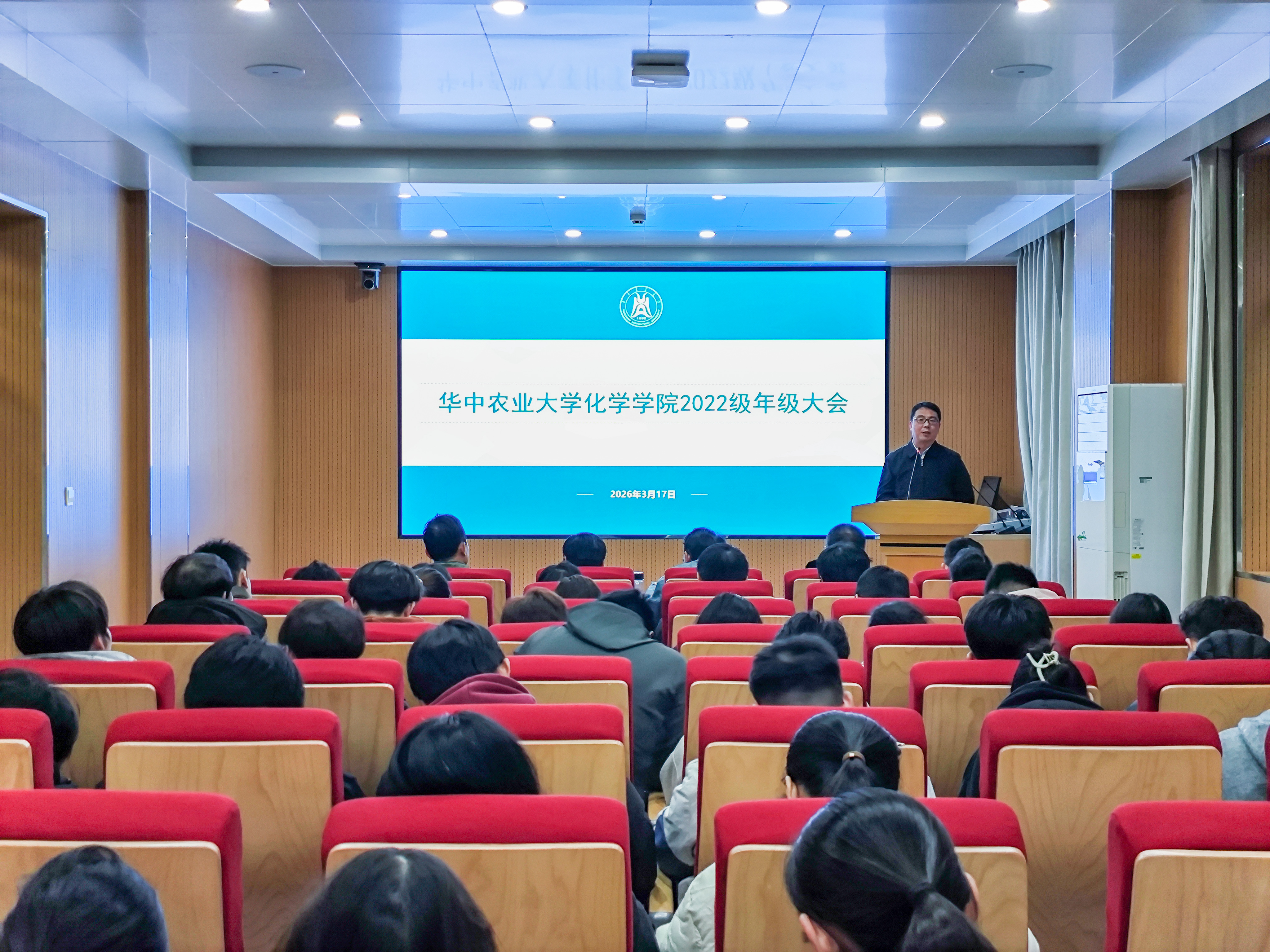 化学学院党委副书记陈华伟发言（程思源 摄）.jpg